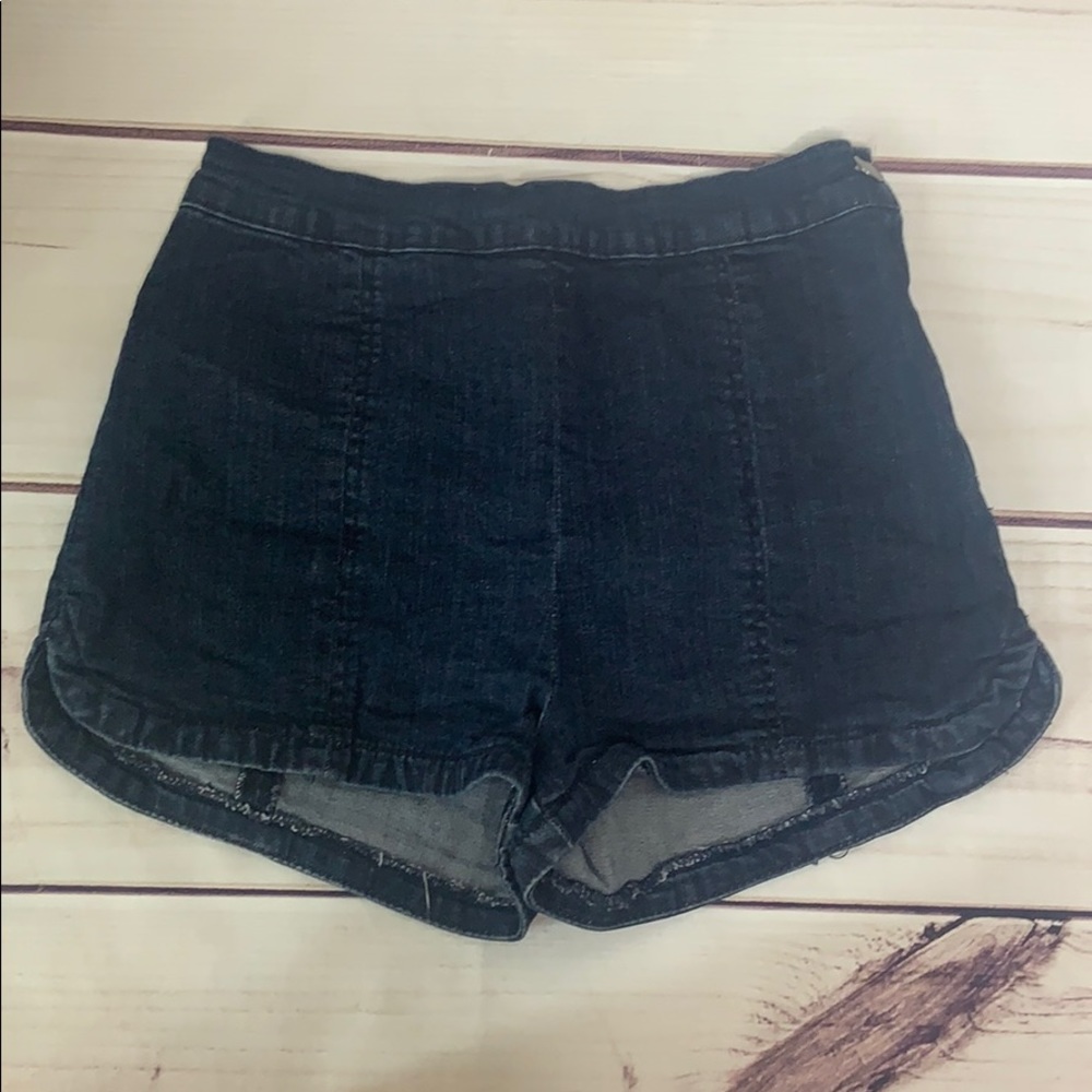 Forever 21 • hi waisted dark wash jean shorts